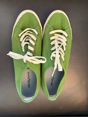 SeaVees original Monterey Canvas Sneakers in happy spring green. W 11.